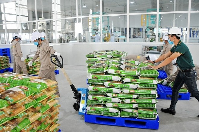 10 tháng 2020, xuất khẩu gạo đạt gần 5,4 triệu tấn, mang về 2,64 tỷ USD, giảm 4% về lượng và tăng 8,2% về trị giá.