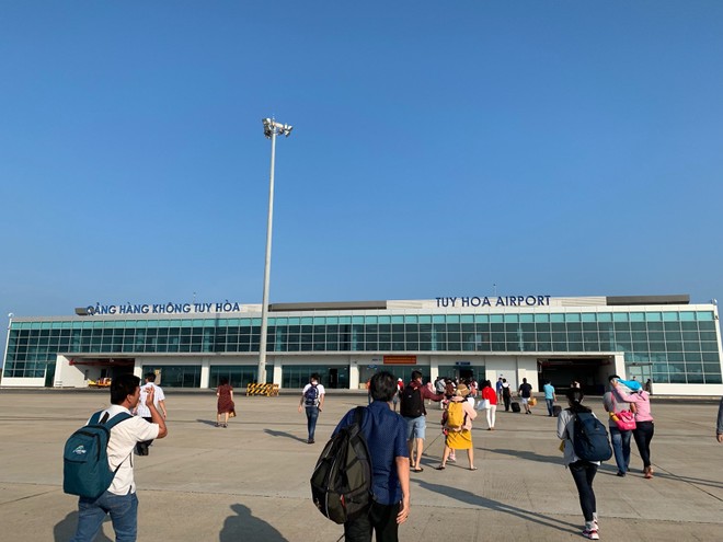 Cảng hàng không Tuy Hòa hiện do Tổng công ty Cảng hàng không Việt Nam quản lý và khai thác.