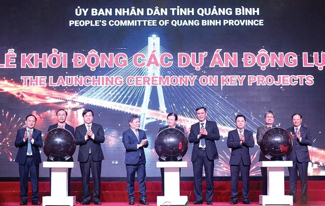 Nhiều doanh nghiệp đã đến và lựa chọn Quảng Bình để triển khai các dự án lớn. Trong ảnh: Lễ khởi động các dự án động lực của tỉnh Quảng Bình