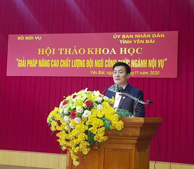 Phó Chủ tịch UBND tỉnh Yên Bái Nguyễn Chiến Thắng phát biểu tại Hội thảo khoa học “Giải pháp nâng cao chất lượng đội ngũ công chức ngành Nội vụ” được tổ chức ngày 13/11/2020 tại tỉnh Yên Bái.