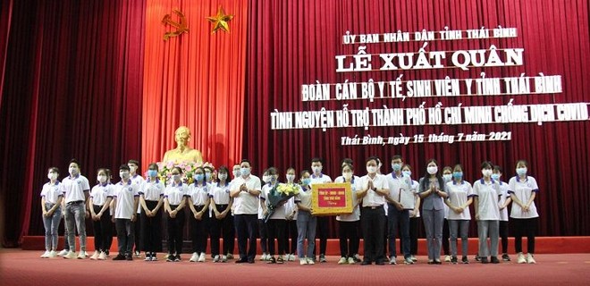 Thái Bình: 410 bác sĩ, điều dưỡng và giảng viên, sinh viên vào hỗ trợ TP.HCM chống dịch ảnh 1