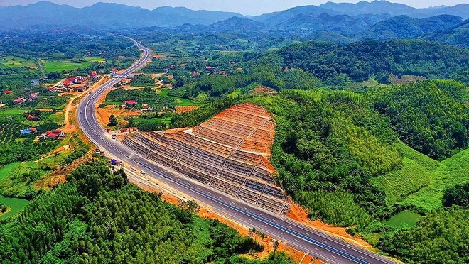 Hạ tầng đồng bộ cùng chính sách thông thoáng sẽ giúp Lạng Sơn thu hút đầu tư. Trong ảnh: Cao tốc Bắc Giang - Lạng Sơn