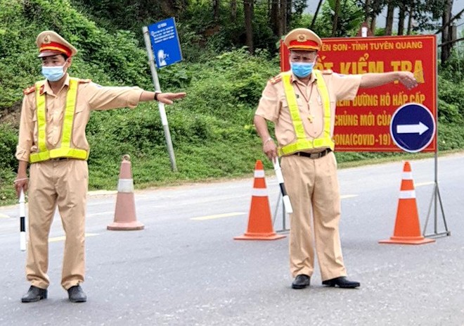 Một chốt kiểm dịch trên Quốc lộ 2 trên địa bàn tỉnh Tuyên Quang.