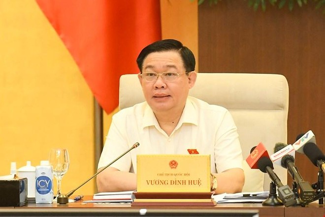 Chủ tịch Quốc hội Vương Đình Huệ phát biểu tại phiện họp.