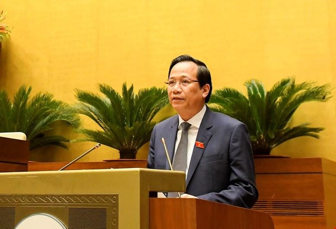 Bộ trưởng Bộ Lao động, thương binh và xã hội Đào Ngọc Dung chuẩn bị trả lời chất vấn tại Quốc hội.