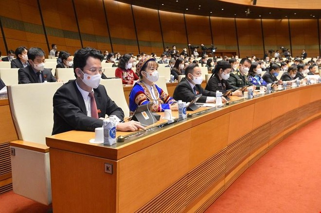Sáng 13/11, các đại biểu Quốc hội đã biểu quyết thông qua Nghị quyết về thí điểm một số cơ chế, chính sách đặc thù phát triển tỉnh Thừa Thiên Huế 