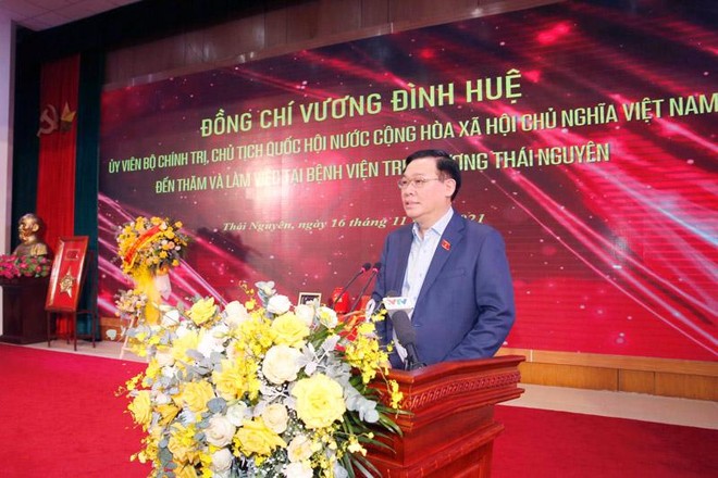 Chủ tịch Quốc hội Vương Đình Huệ phát biểu tại Bệnh viện Trung ương Thái Nguyên 