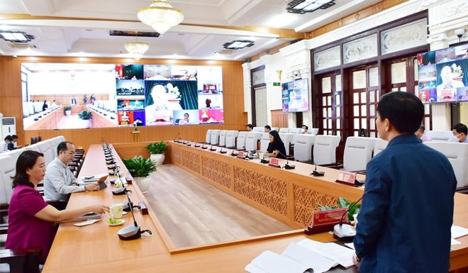 Chủ tịch UBND tỉnh Thừa Thiên Huế Nguyễn Văn Phương phát biểu chỉ đạo tại điểm cầu UBND tỉnh.