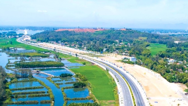 Đường Hoàng Sa kết nối TP. Quảng Ngãi về phía biển đã tạo sự liên kết cho địa phương thực hiện ý tưởng mở rộng đô thị biển và sông