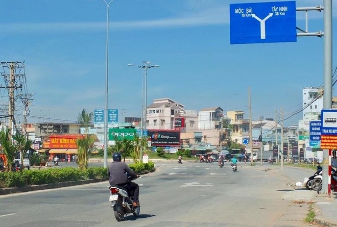 Một đoạn Quốc lộ 22 qua Gò Dầu - Tây Ninh.