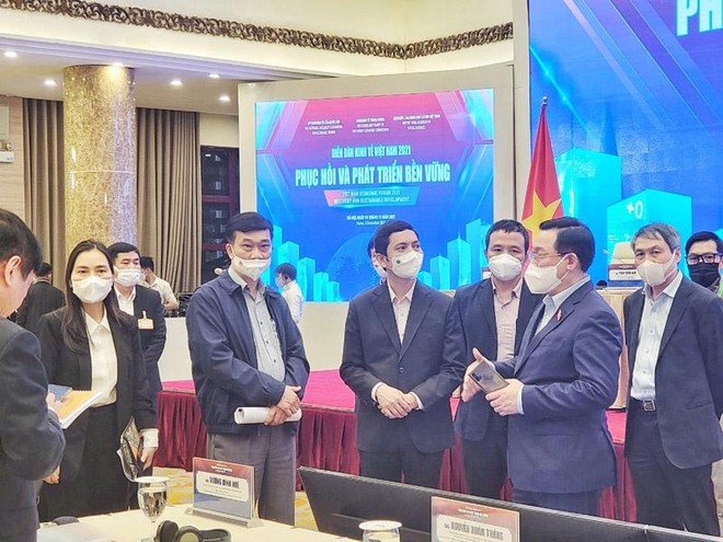 Chủ tịch Quốc hội Vương Đình Huệ kiểm tra tổng thể công tác chuẩn bị Diễn đàn Kinh tế Việt Nam 2021 tại Trung tâm Hội nghị quốc tế (Ảnh: Quochoi.vn).