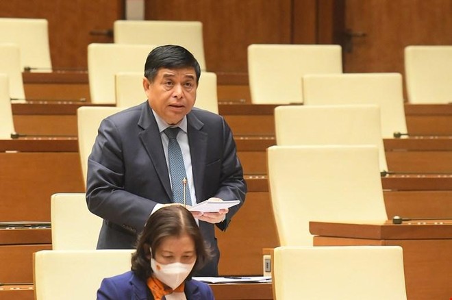 Bộ trưởng Bộ Kế hoạch và Đầu tư Nguyễn Chí Dũng phát biểu tại phiên thảo luận.