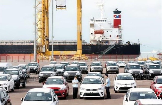 Từ 24/1/2022, ô tô chở người dưới 16 chỗ chỉ được nhập khẩu qua 6 cửa khẩu cảng biển.