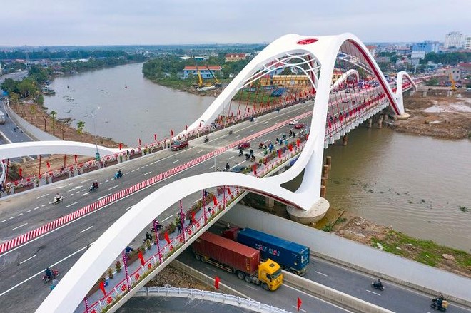 Công trình cầu Rào mới bắc qua sông Lạch Tray đã được thông xe kỹ thuật chiều 25.01. Ảnh: Hồng Phong