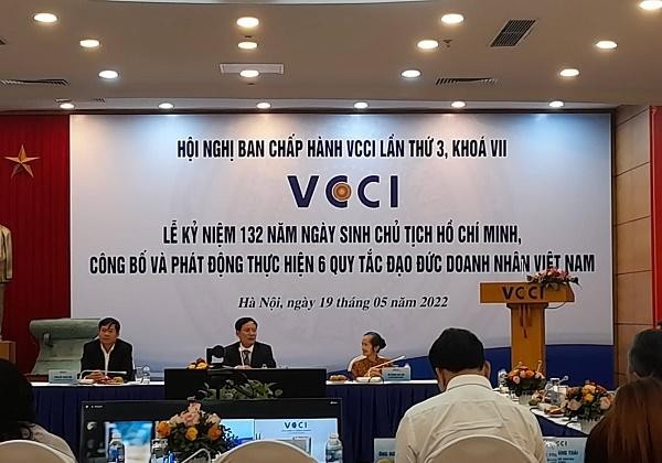 Bà Phạm Chi Lan trong Lễ công bố và phát động đạo đức doanh nhân của VCCI