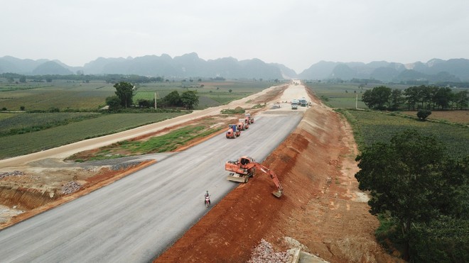 Dồn lực hoàn thành cao tốc Mai Sơn - Quốc lộ 45 vào tháng 12/2022 ảnh 3