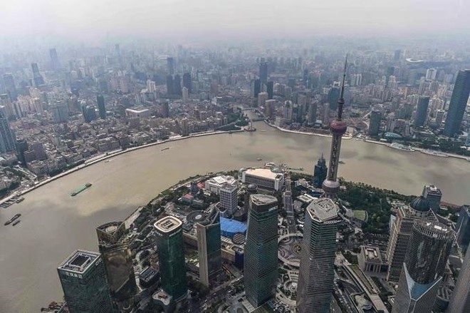 Đầu tháng 6, sau nhiều tuần phong tỏa chống dịch, Thượng Hải, Bắc Kinh và một số địa phương khác của Trung Quốc bắt đầu đưa các hoạt động kinh doanh trở lại bình thường. Ảnh: AFP