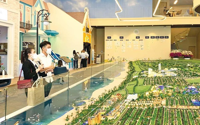 Doanh nghiệp bất động sản “ngồi trên đống lửa”