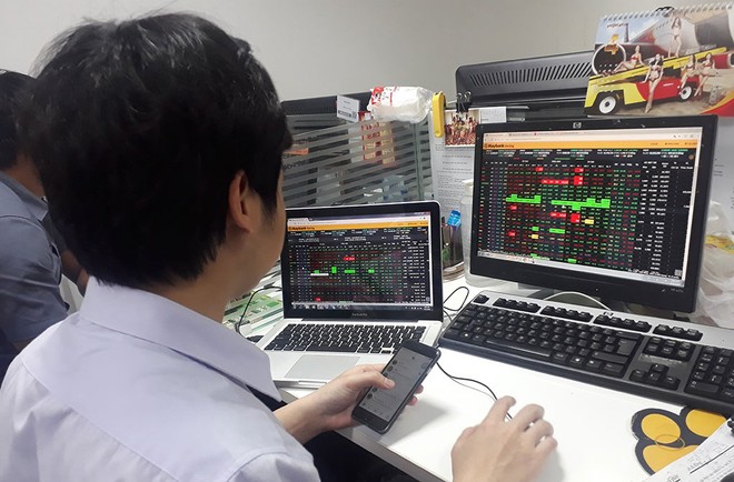 Giải mã điểm lệch lãi suất trên thị trường vốn