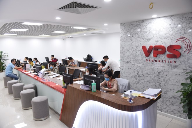 Chứng khoán VPS giữ vững ngôi đầu môi giới phái sinh, thăng hạng trên cả HOSE và HNX