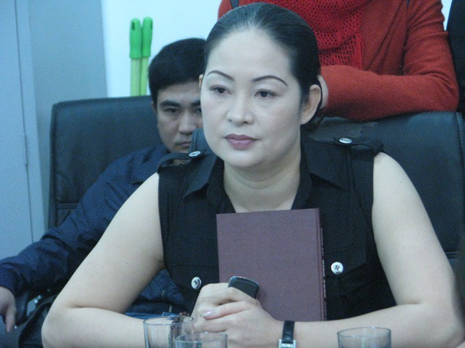 Bà Bùi Kim Liên trong cuộc làm việc với nhà đầu tư góp vốn tại dự án Chung cư Binh đoàn 12 năm 2012 khi Thuận Thành vi phạm cam kết (ảnh:giaoduc.net)