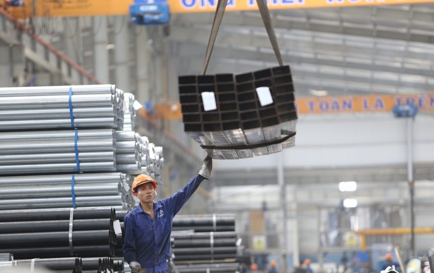Nợ phải trả của Hòa Phát đang có xu hướng tăng, từ 37.600 tỷ đồng tại thời điểm cuối năm 2018 lên gần 53.000 tỷ đồng cuối 2019 và tiếp tục “leo” lên mức 62.500 tỷ đồng vào cuối quý III/2020.