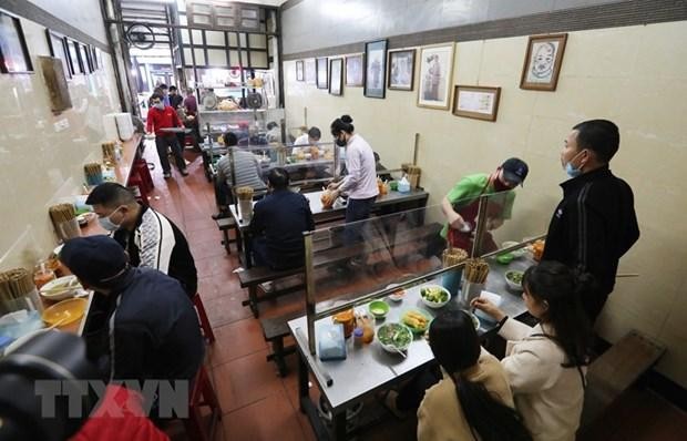 Hà Nội: Mở lại nhà hàng, dịch vụ ăn uống tại chỗ từ 6 giờ ngày 14/10