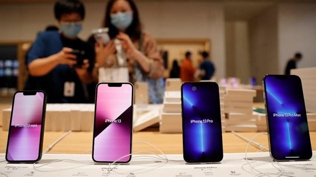 Apple xem xét sự cố cuộc gọi tự động ngắt trên iPhone 12 và iPhone 13