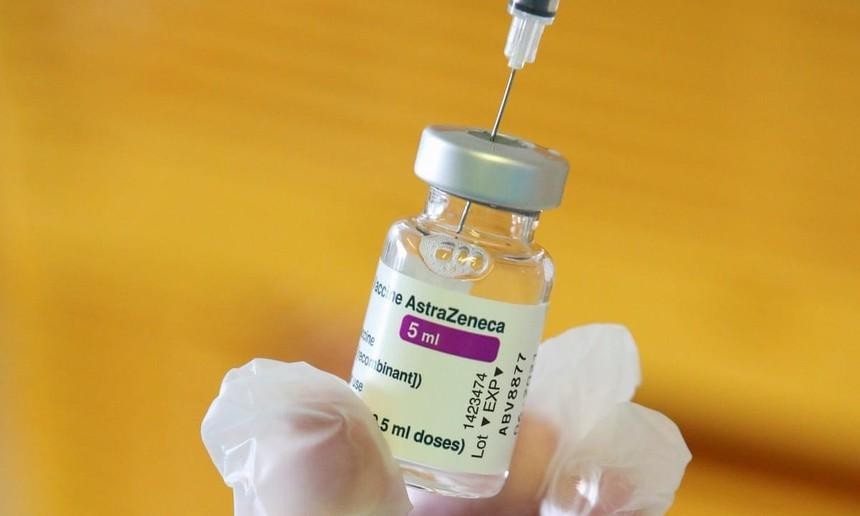 Liều thứ ba của vắc xin AstraZeneca có thể tăng cường phản ứng miễn dịch