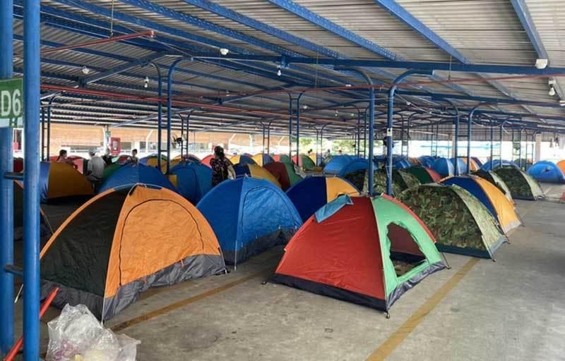 Đề nghị cho doanh nghiệp thực hiện sản xuất "ba tại chỗ" được giảm 50% phí đóng bảo hiểm xã hội trong 6 tháng.