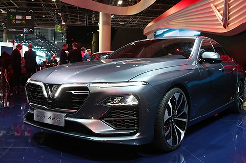 Sedan Lux A2.0 ra mắt tại triển lãm xe Paris. Ảnh: carscoops.
