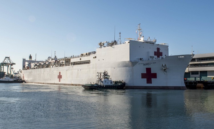 Tàu bệnh viện USNS Mercy cập cảng Los Angeles hôm 27/3. Ảnh: US Navy.