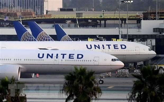 Máy bay của Hãng hàng không United Airlines tại sân bay quốc tế Los Angeles, California, Mỹ. (Ảnh: AFP/TTXVN).