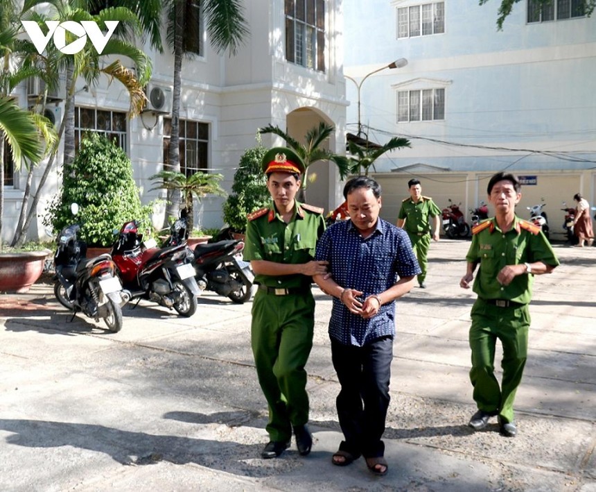 Bị can Nguyễn Hữu Hoành - nguyên Phó Giám đốc Chi nhánh Văn phòng đăng ký đất đai TP. Phan Thiết bị bắt.