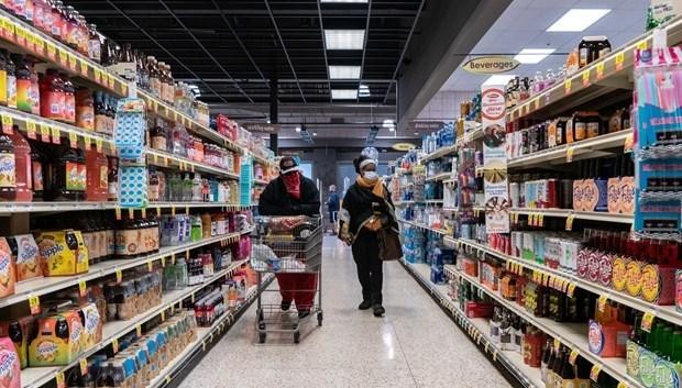 Người dân Mỹ mua sắm ở siêu thị. (Nguồn: Reuters).