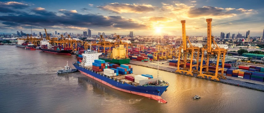 Doanh nghiệp cảng biển, vận tải biển đang hưởng lợi từ giá cước cao.
