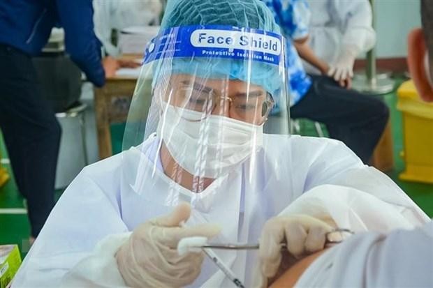 Tiêm vaccine cho học sinh tại Đà Nẵng. (Ảnh: Văn Dũng/TTXVN).