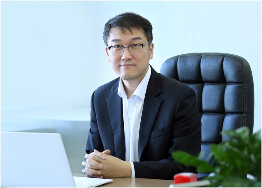 Ông Lee Jun Hyuck- CEO Chứng khoán Pinetree.