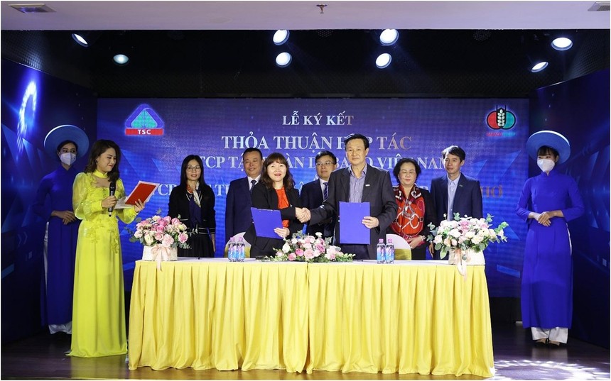 Bà Nguyễn Thị Minh Nguyệt – Chủ tịch HĐQT của TSC và ông Nguyễn Khắc Thảo – Phó chủ tịch HĐQT, Tổng giám đốc Dabaco ký thỏa thuận hợp tác ngày 20/1 tại Hà Nội.
