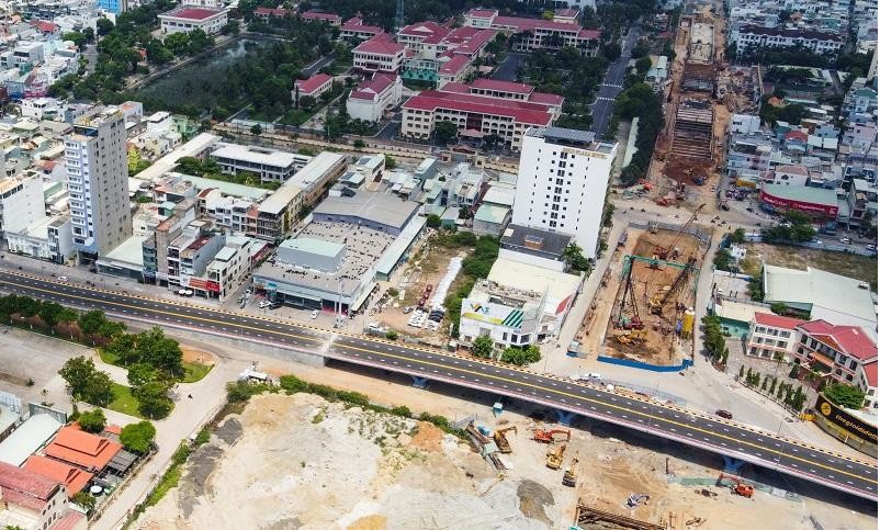 Trước đó, Dự án cải tạo cụm nút giao thông phía Tây cầu Trần Thị Lý (Q.Hải Châu, TP.Đà Nẵng) có tổng mức đầu tư sau điều chỉnh là hơn 723 tỷ đồng đã thông xe.