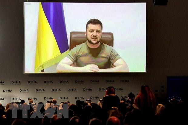 Tổng thống Ukraine Volodymyr Zelensky trong bài phát biểu qua video được gửi tới hội nghị quốc tế Diễn đàn Doha ở Qatar. (Ảnh: AFP/TTXVN).