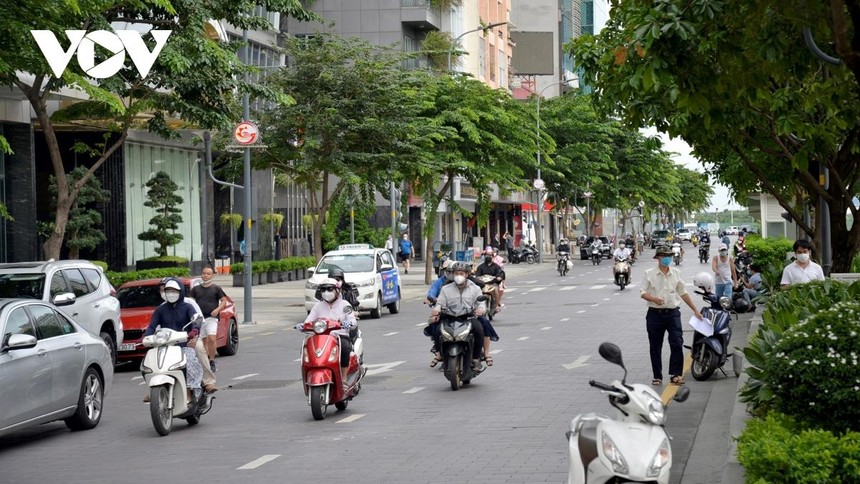 Các phương tiện sẽ bị cấm lưu thông vào đường Nguyễn Huệ từ 18h - 22h các ngày 30/6, 1/7 và 2/7 (Ảnh: Hà Khánh).