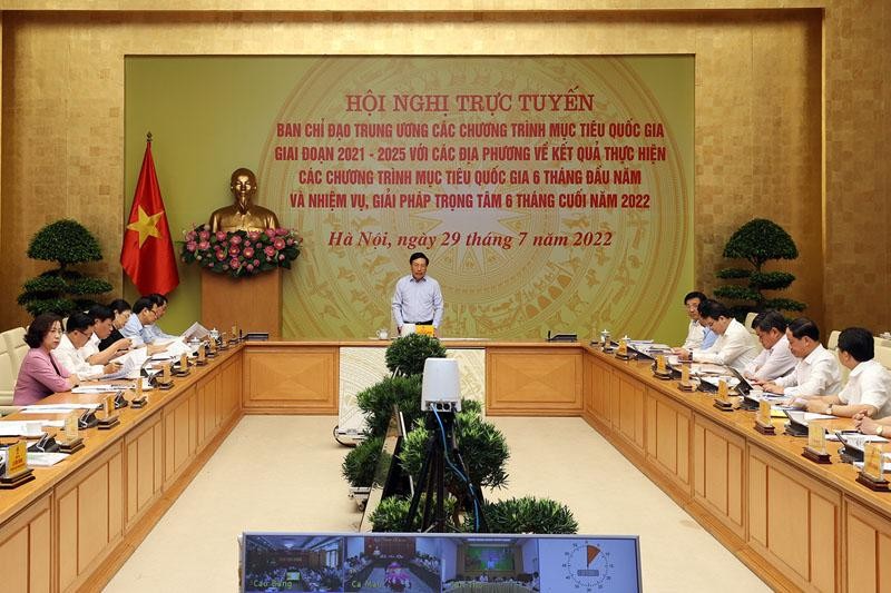 Phó thủ tướng thường trực Phạm Bình Minh chủ trì Hội nghị trực tuyến với 63 tỉnh, thành phố trực thuộc Trung ương về kết quả thực hiện các chương trình mục tiêu quốc gia 6 tháng đầu năm. (Ảnh: VGP).