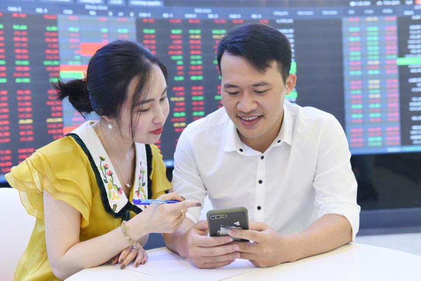 Bloomberg: Nhà đầu tư cá nhân giúp chứng khoán Việt Nam trở thành thị trường chứng khoán sinh lời tốt nhất khu vực 