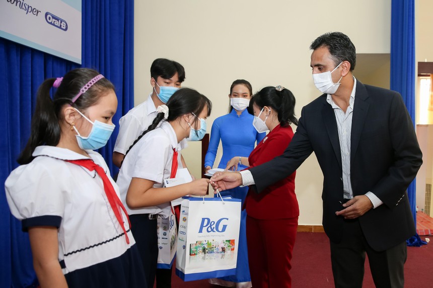 P&G Việt Nam hỗ trợ hơn 100 trẻ em mồ côi do dịch Covid-19 tại tỉnh Bình Dương