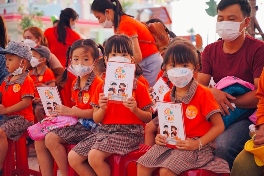 Chương trình “Sinh Con, Sinh Cha” đến với hơn 500 phụ huynh, trẻ em tỉnh Quảng Nam 