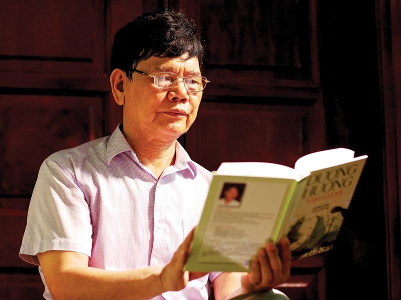 Nhà văn Dương Hướng là một gương mặt tiêu biểu của văn học Việt Nam thời kỳ đổi mới.