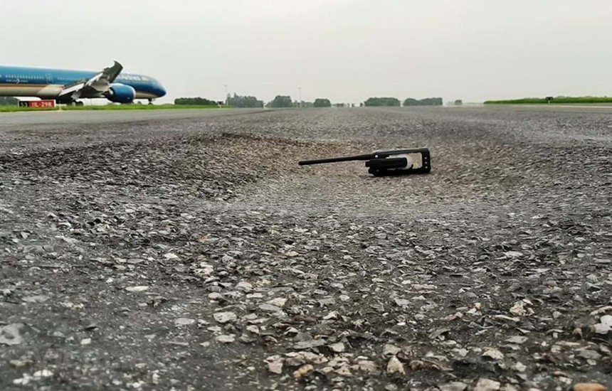 Đường cất hạ cánh và đường lăn của CHKQT Nội Bài và Tân Sơn Nhất đã xuất hiện một số hư hỏng sẽ ảnh hưởng trực tiếp đến an toàn khai thác các hoạt động bay.