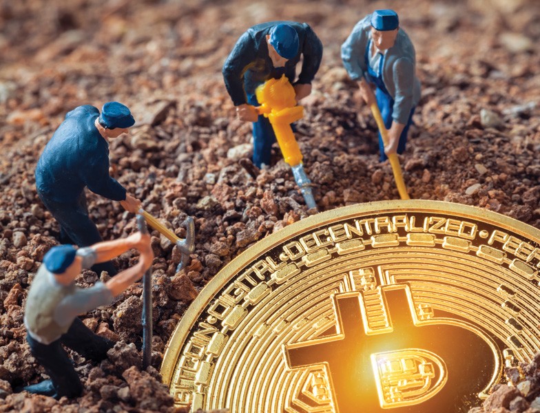 Bitcoin sụt giảm khiến toàn bộ thị trường tiền ảo chao đảo, giá trị vốn hóa bay mất hàng trăm tỷ USD. Ảnh: Shutterstock