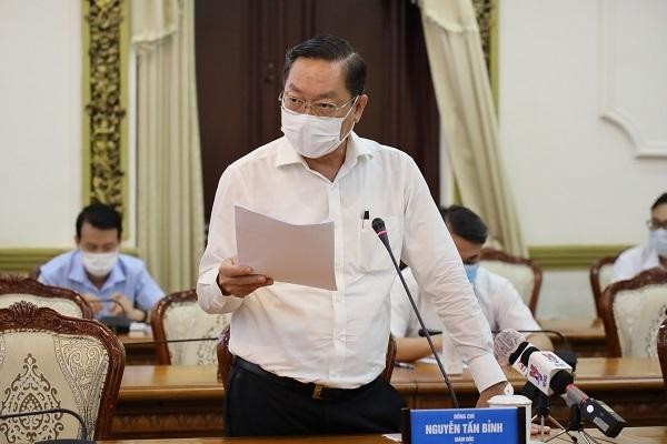 Ông Nguyễn Tấn Bỉnh, Giám đốc Sở Y tế TP.HCM thông tin tại buổi họp